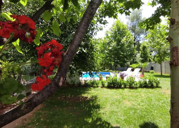 Natura Guest house *